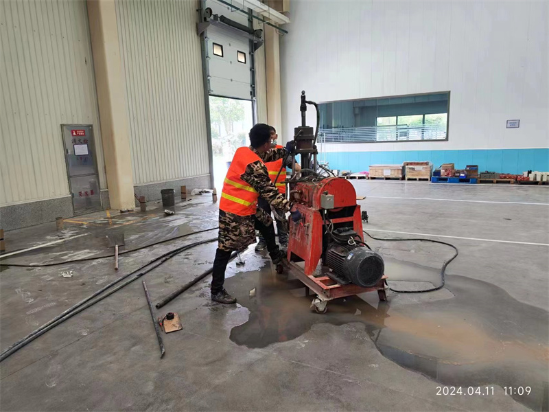 洛浦厂房地面下沉塌陷注浆加固施工